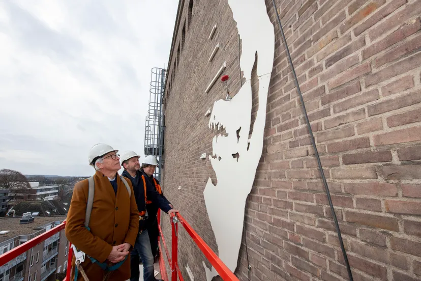 075 20211203 beeldmerk van toon hermans arm 8040 120321