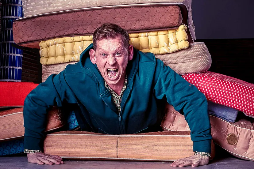 190317 alone at home vierkant copyright fotografie arjaan hamel en concept en bewerking studio room web