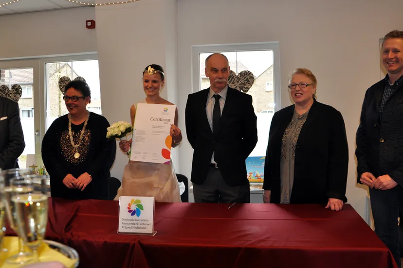 20150309 certificaat immaterieel erfgoed yolanda dols 114 ondertekening