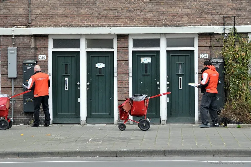 3342219250 0489c95dcf o postbodes aan het werk