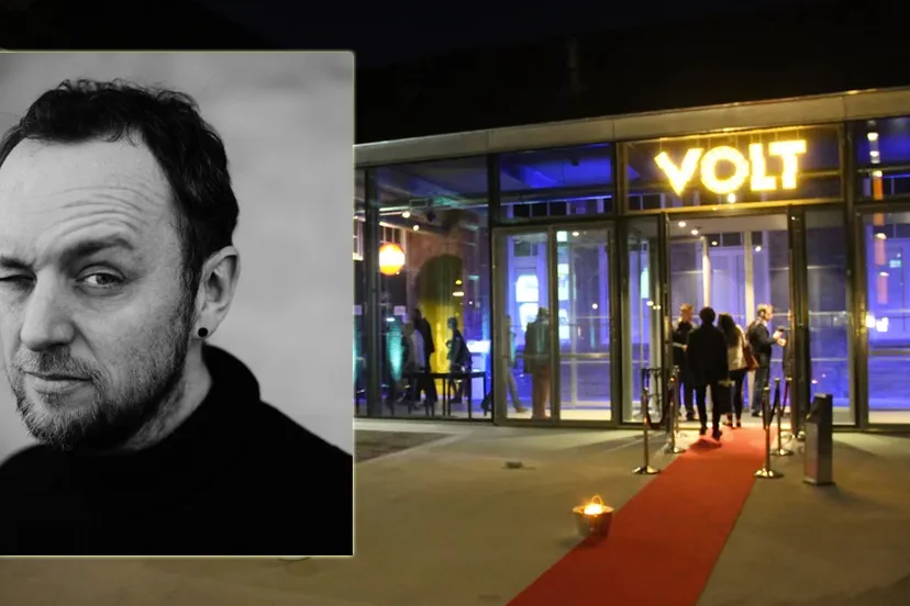 a balladeer in poppodium volt entree nieuw
