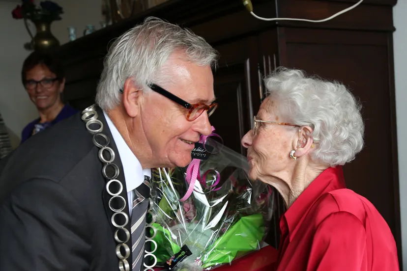 a3tuk32w0kt1jjqifudnyy3uo felicitaties gemeente voor oudste inwoner