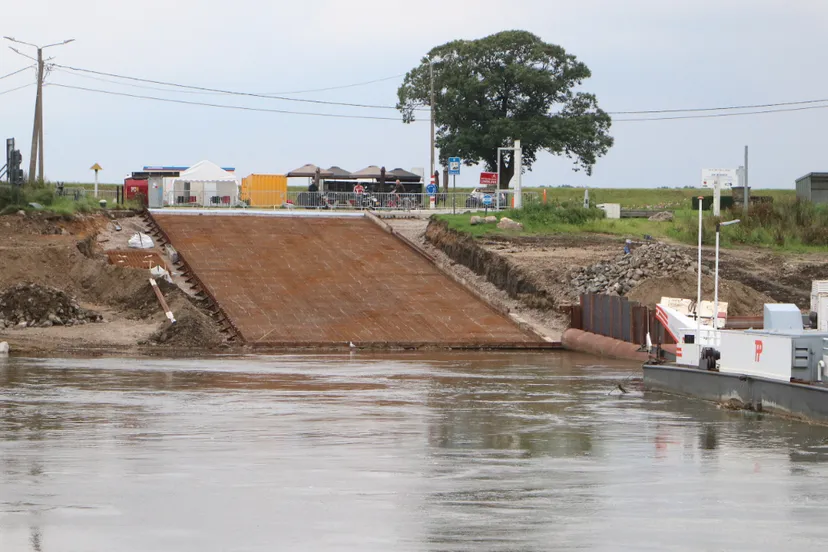 aanleg nieuwe veerstoep meeswijk 1