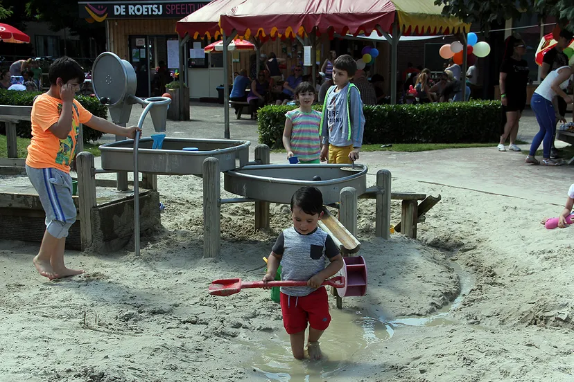 aanmodderen in de roetsj