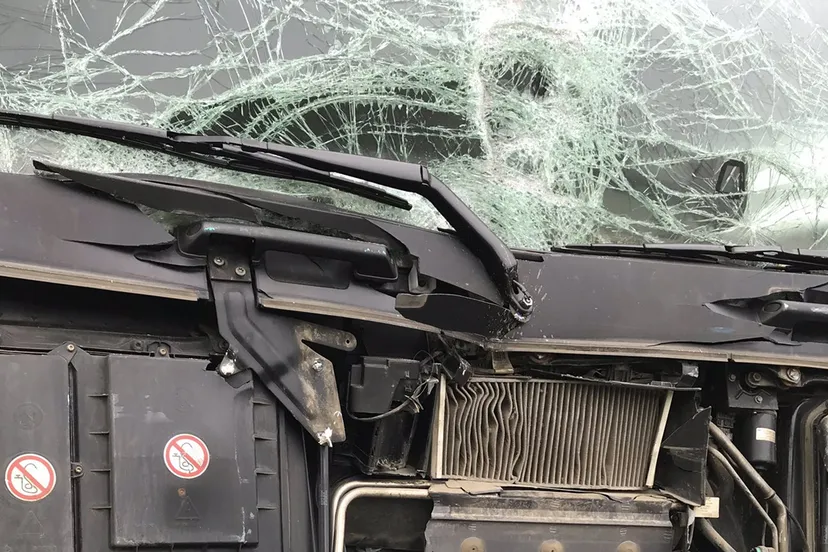 aanrijding a2 vrachtwagens 9 mei 2019 bon foto weginspecteur