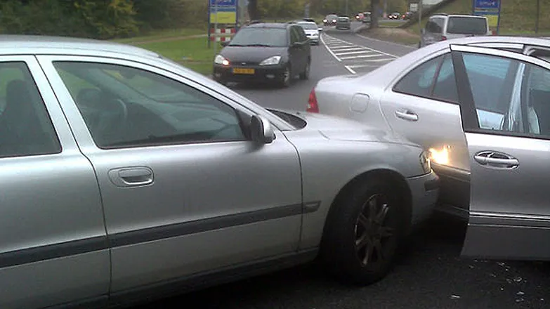 aanrijding met blikschade volvo mercedes