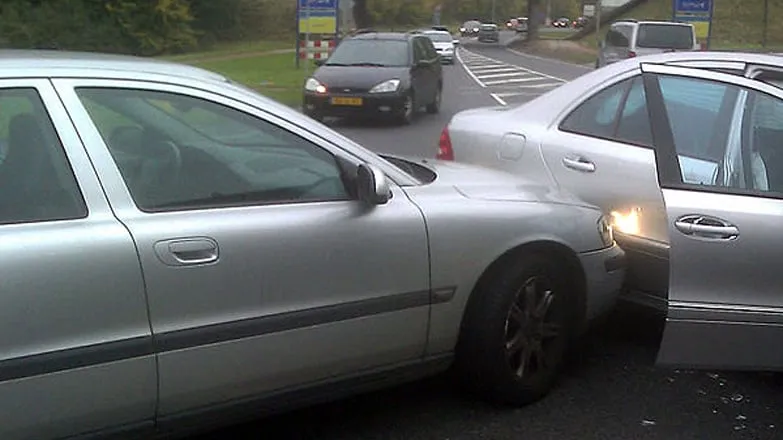 aanrijding met blikschade volvo mercedes