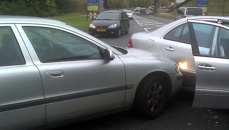 aanrijding met blikschade volvo mercedes