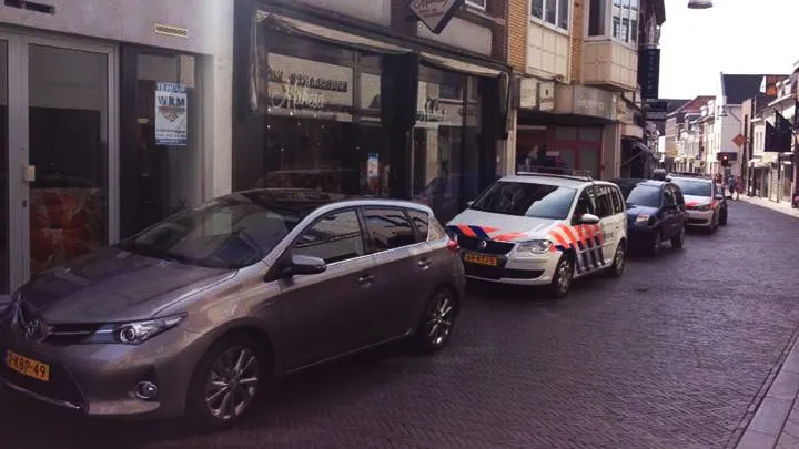 abp3dq65ez3135te2k7vv6c5s politie onderzoek steenweg wietplantage