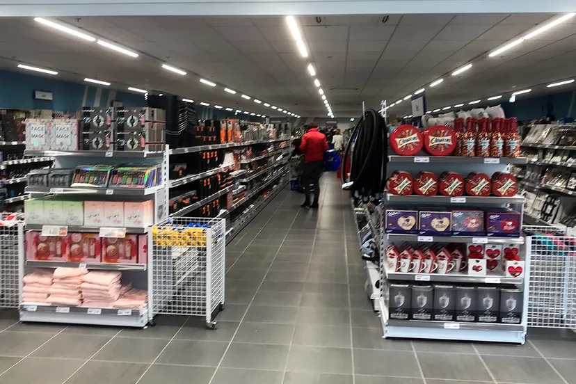 action brugstraat winkelinterieur