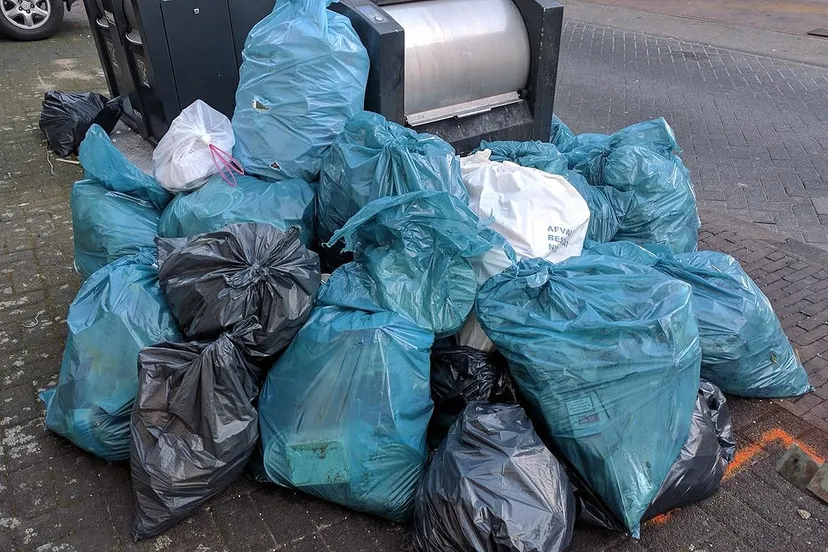 afvaldumping in plakstraat