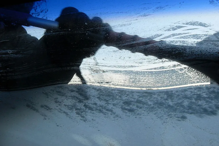 ajcn3gef0u0k05p2ucrxrbi5w windshield 2452811280 ruiten krabben ijs nachtvorst