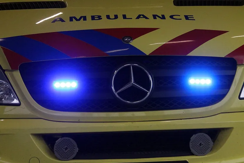 ambulance mercedes donker