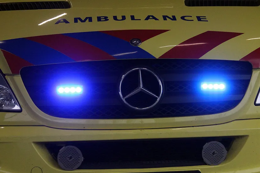 ambulance mercedes donker