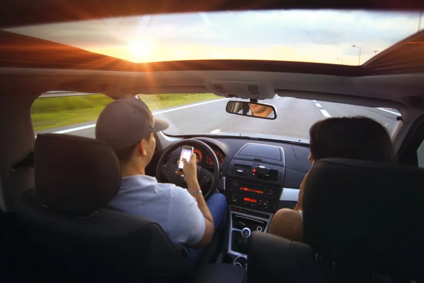 appen achter het stuur