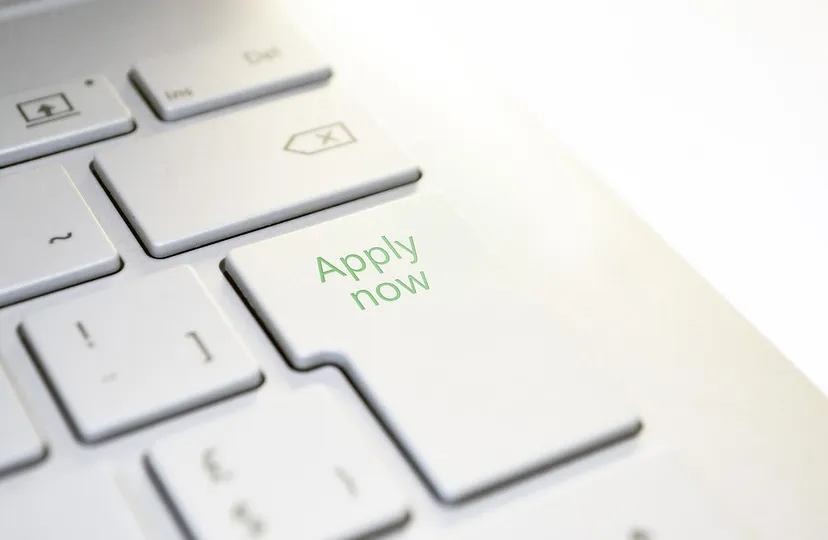 apply now toets op toetsenbord