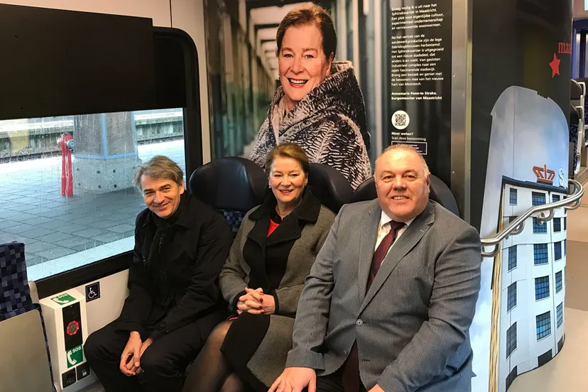 arriva mestreech pb klein stijn huijts annemarie penn te20strake en piet loven in de mestreech trein van arriva