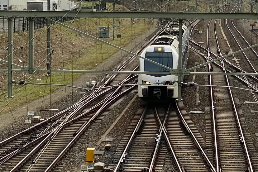 arrivastoptrein uit maastricht bij ijzeren brug sittard