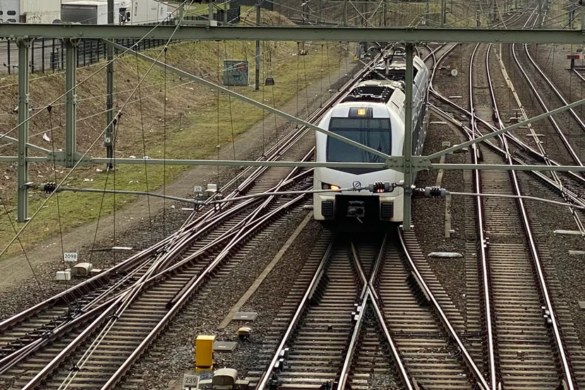 arrivastoptrein uit maastricht bij ijzeren brug sittard