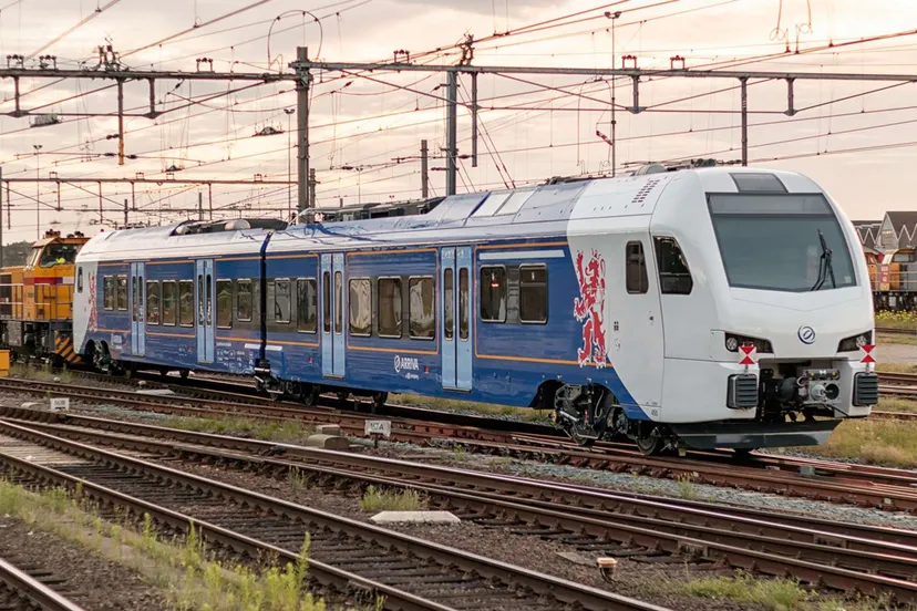 arrivatrein limburg roel hemkes cc by 20 via flickr