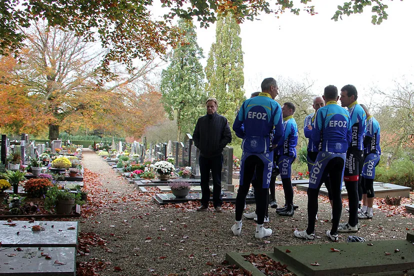 asd0ewbrol1rovaxtpmqdbh5l herdenking harrie wagemans door fietsvrienden en broer guus op b