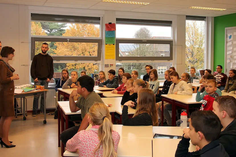 astrid verblakt voor de klas in bs leeuwerik einighausen week van respect 1