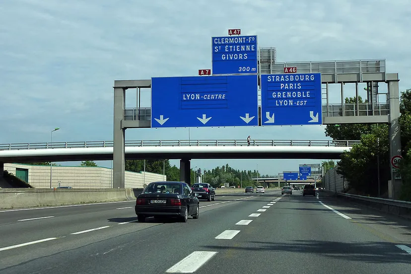 autoroute richting lyon bluebreezewiki cc by sa 30