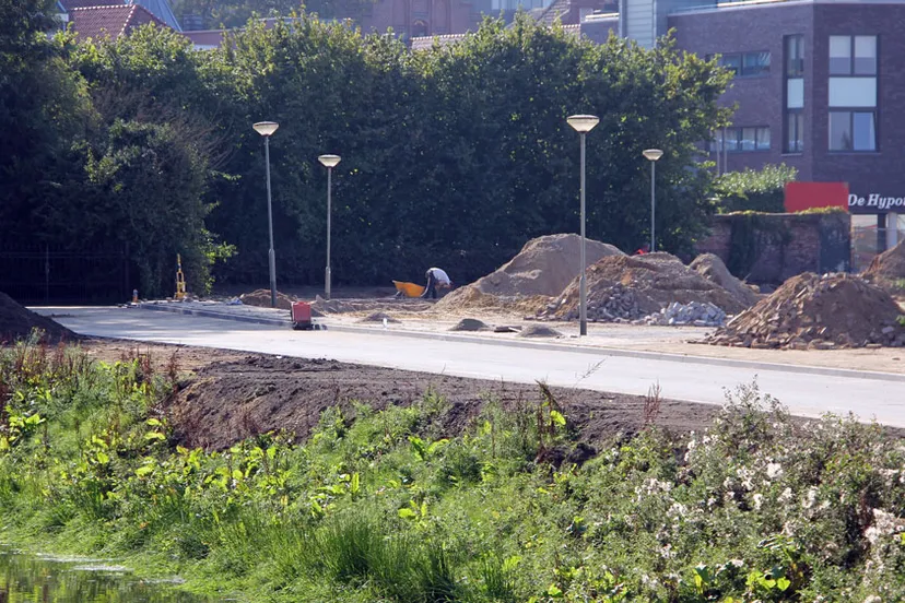 axuoidcg8w4enyvsq3rnhcf1c voetpad langs gracht naar haspelsestraat