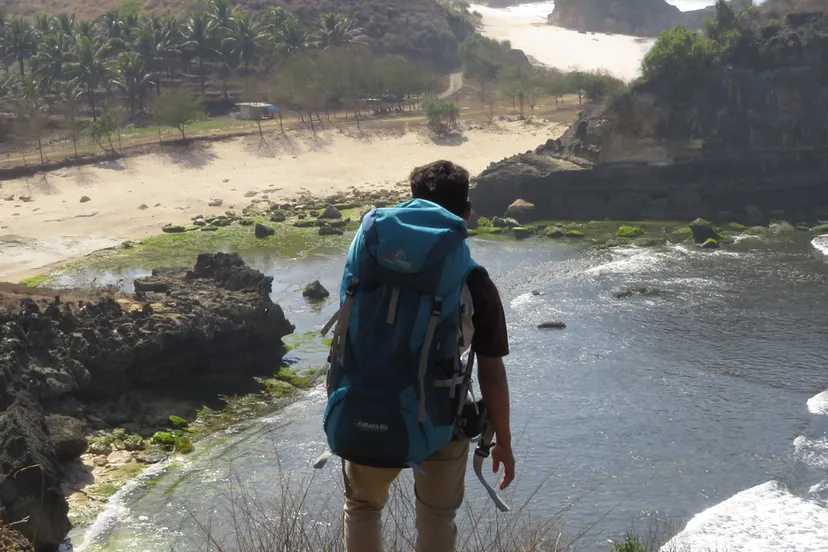 backpacker cc0 via pxhere