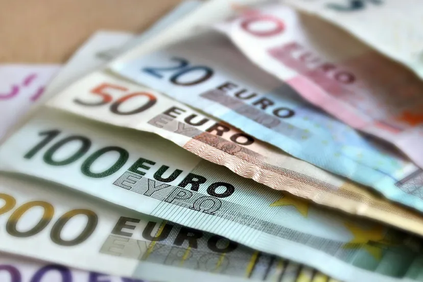 bank note 209104 1280 euro divers