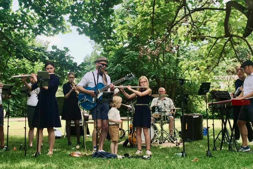 baroesjko in de agnetentuin