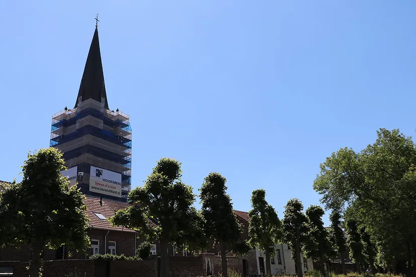 begijnenhofwal en ingepakte kerktoren 1 juni 2020