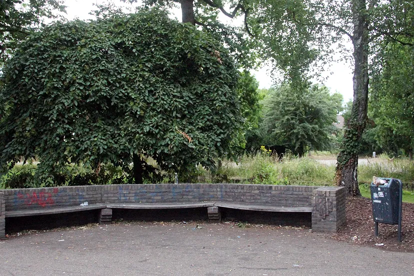bekende hangplek in het stadspark van sittard