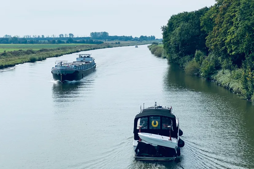 beroepsvaart en pleziervaart op het julianakanaal