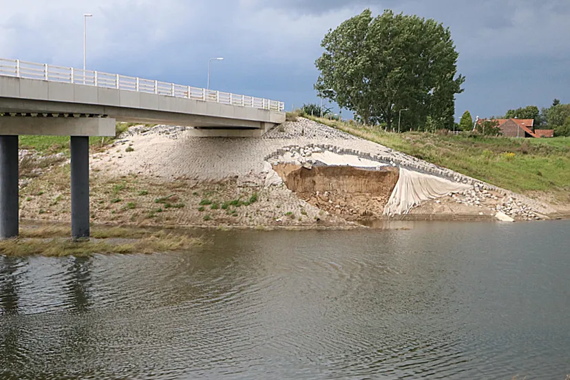 beschadigd bruggenhoofd illikhoven