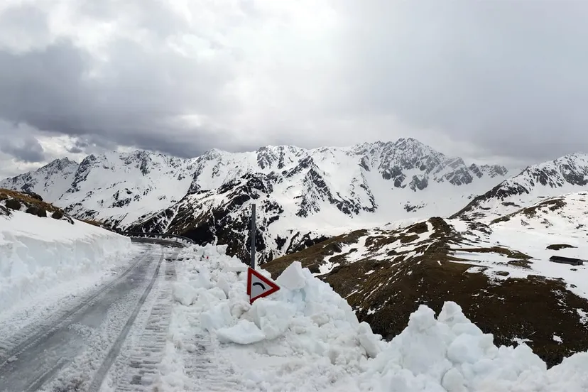 besneeuwde pas gavia