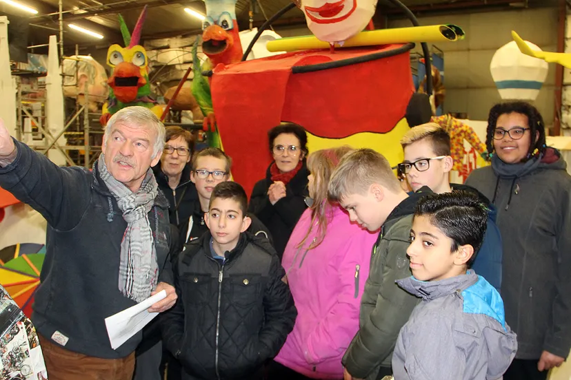 bezoek kinderen groep 7 parkschool aan optochthal