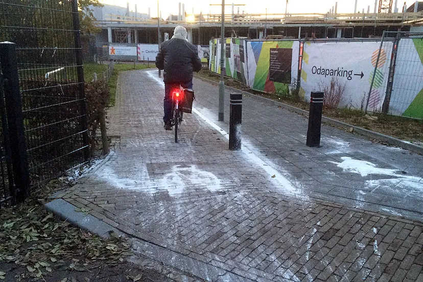 bg03nkd7ek18tafww9ty1j60e fietspad en voetpad bij ligne