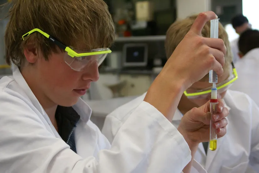 bhg7qidilicq7i5igdldvv72y scheikunde olympiade bij sabic