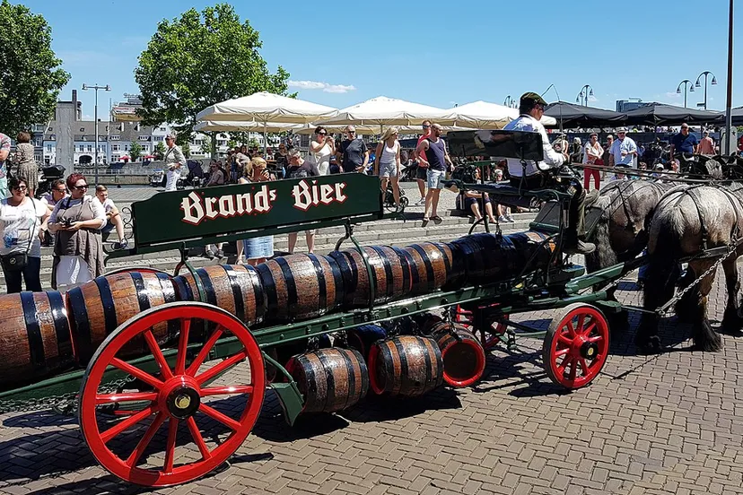 bierwagen brand bier vaten paarden