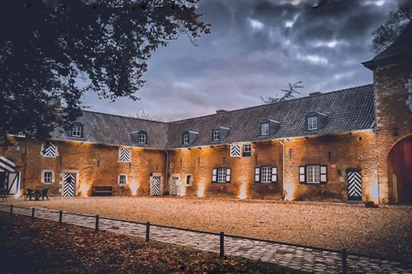 binnenplaats kasteel wolfrath holtum