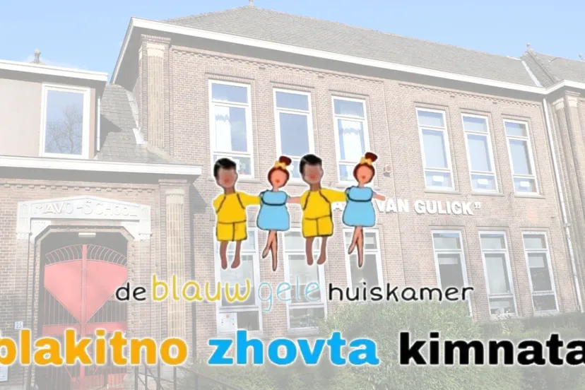 blauw gele huiskamer in voormalige mavo land van gulick