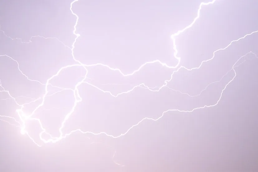 bliksem maurice van bruggen cc by sa 30 via wikimedia commons