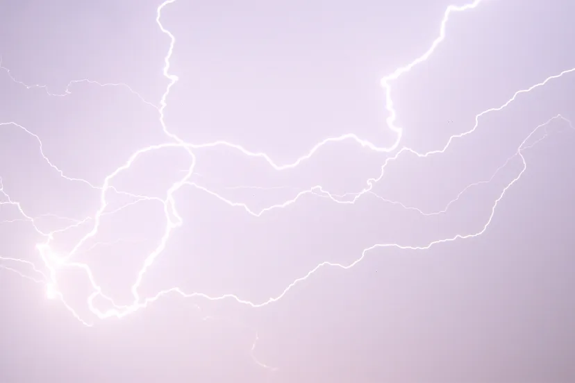 bliksem maurice van bruggen cc by sa 30 via wikimedia commons