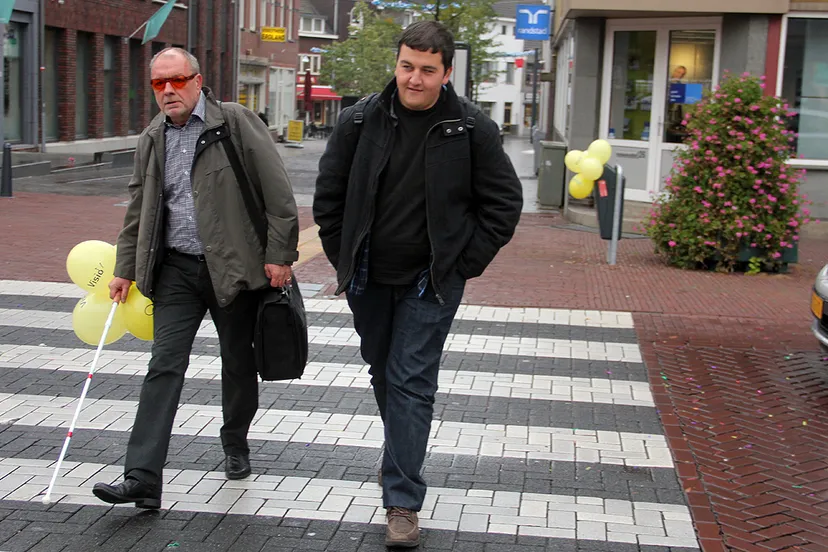 blinden en slechtzienden in het verkeer 2