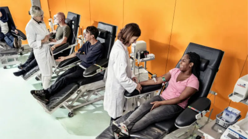 bloedafgifte bij bloedbank foto via sanquin