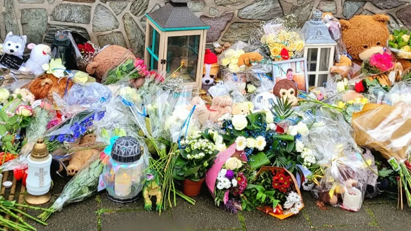 bloemen en knuffels voor omgekomen elfjarige dani in sittard