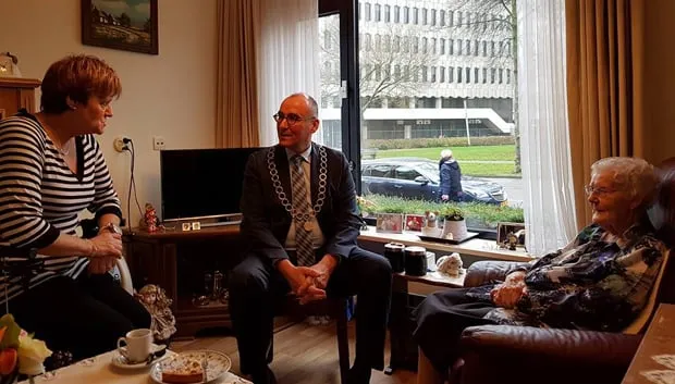 bloemetje voor mevrouw hochstenbach 1