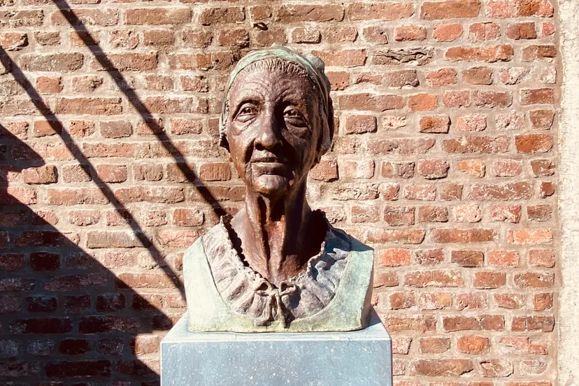 borstbeeld entgen luijten bij kasteel limbricht