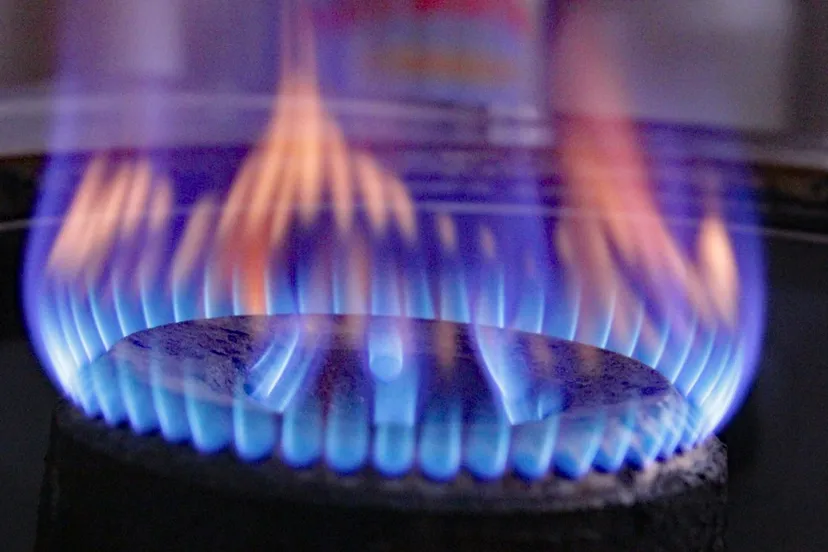 brandende gaspit gasfornuis